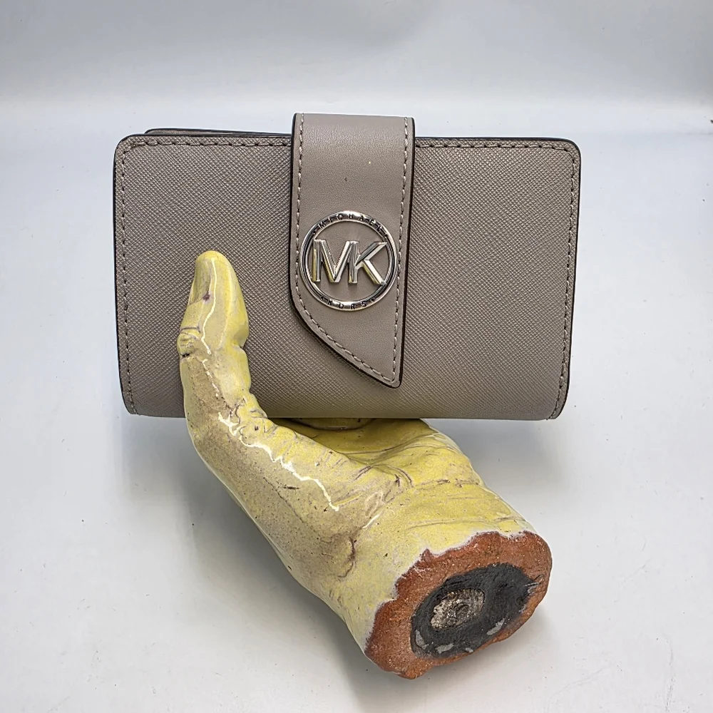 Michael Kors Gray Saffiano Leather Bifold Wallet Snap MK Logo Zip Coin NWOT - Picture 1 of 11